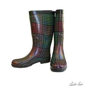 Into the Matrix: Capellini New York rubber rain boots.